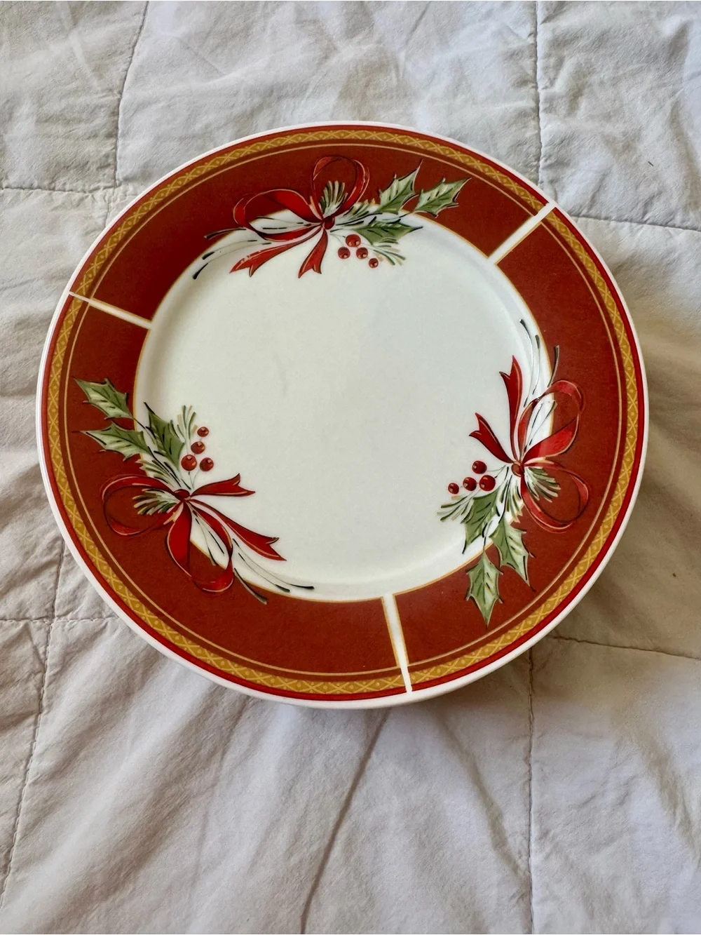Gibson Everyday Christmas Holiday Salad Plates (7) Holly, Bows & Berries(GID205)